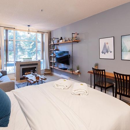 Bright Suite At Ski In/Out Glacier Lodge! Whistler Bagian luar foto