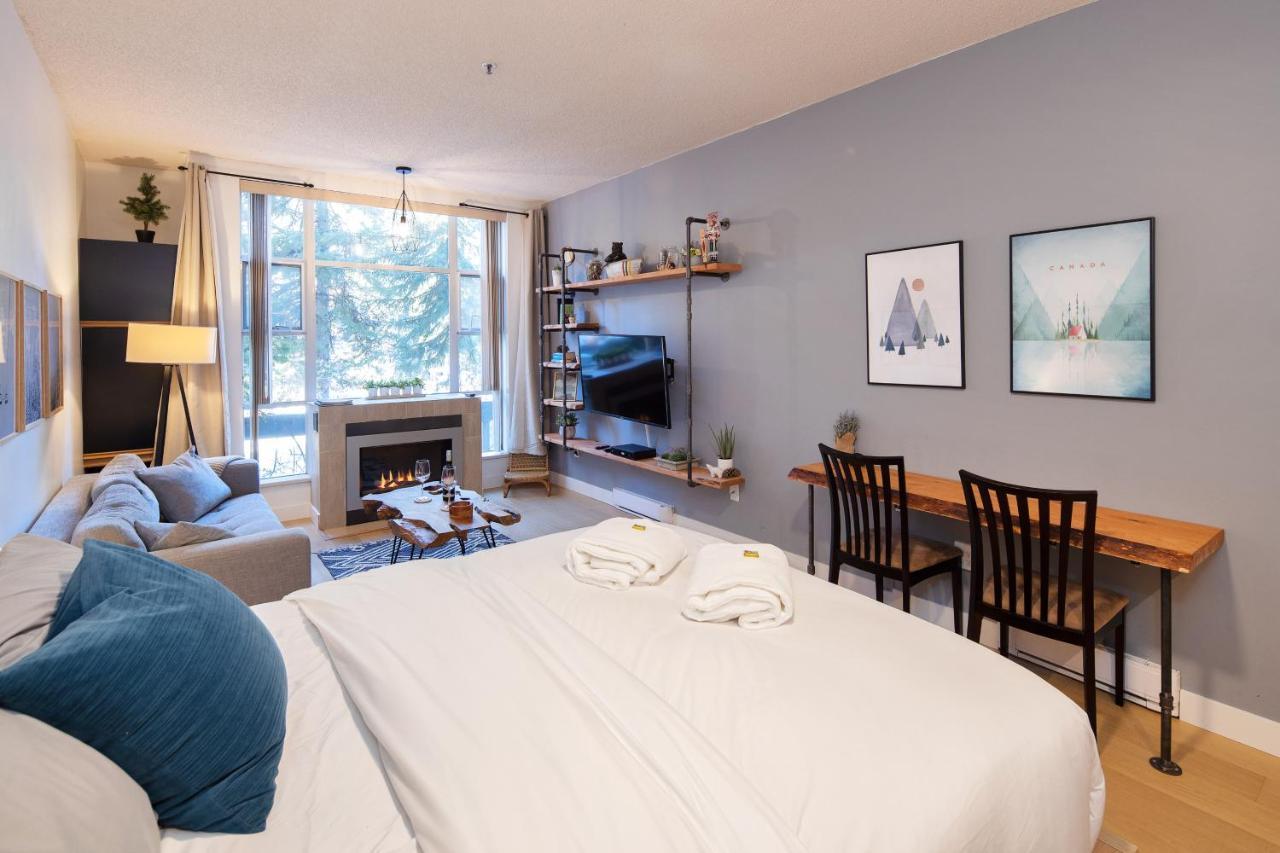 Bright Suite At Ski In/Out Glacier Lodge! Whistler Bagian luar foto