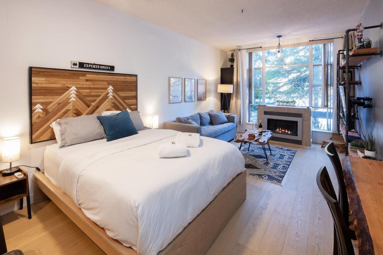 Bright Suite At Ski In/Out Glacier Lodge! Whistler Bagian luar foto